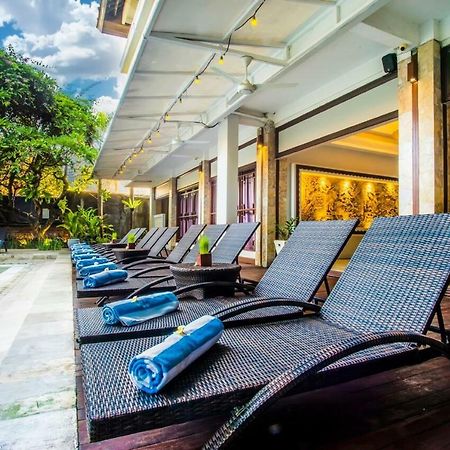 Kuta One Party Hotel Exterior foto