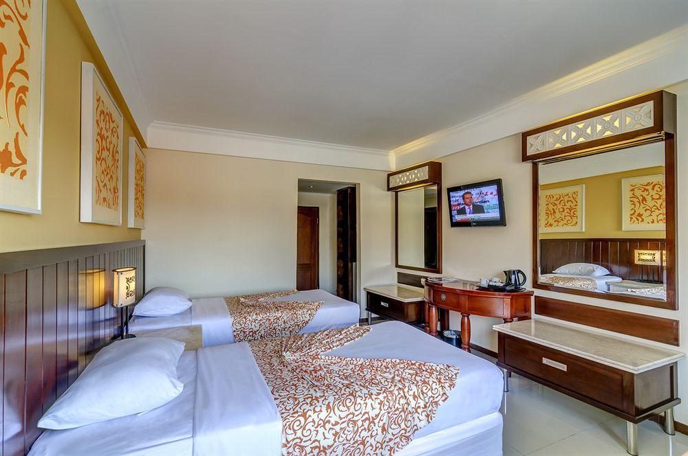 Kuta One Party Hotel Exterior foto