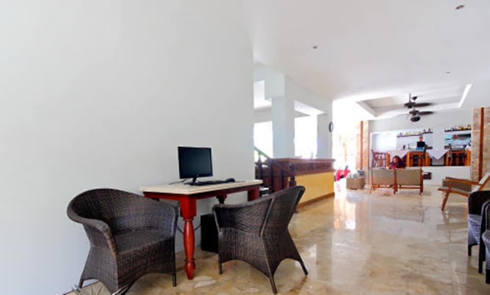 Kuta One Party Hotel Exterior foto