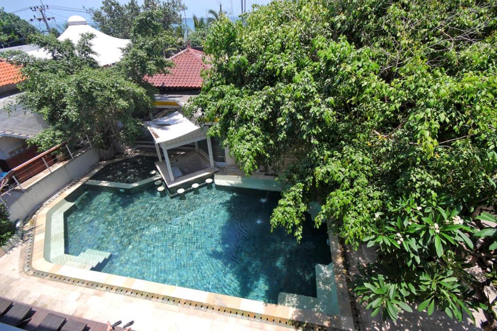 Kuta One Party Hotel Exterior foto