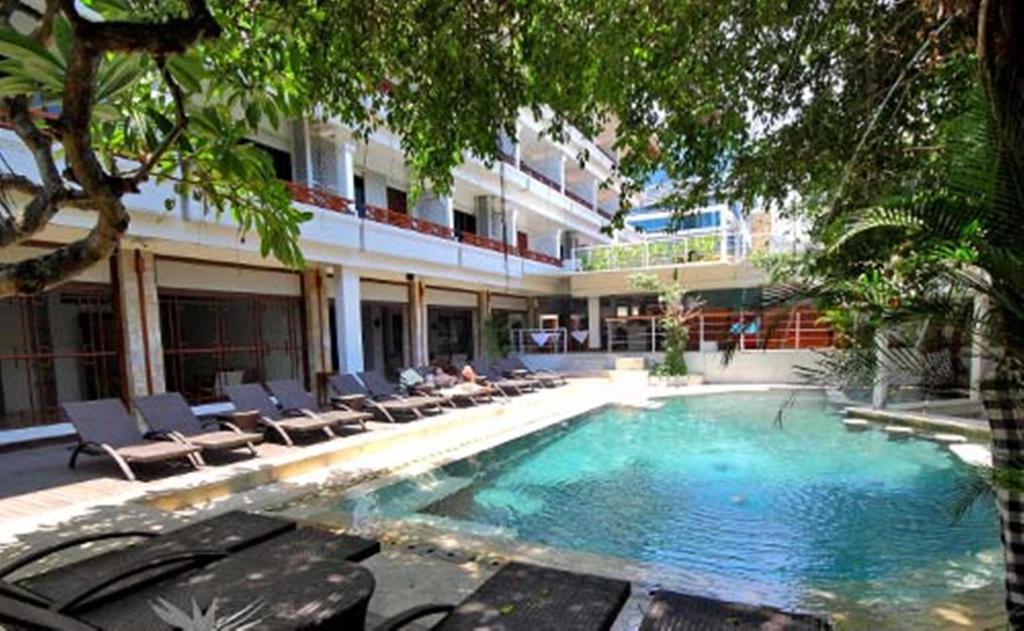 Kuta One Party Hotel Exterior foto