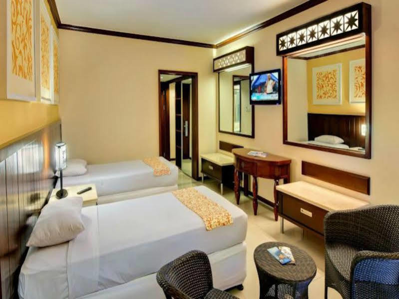Kuta One Party Hotel Exterior foto