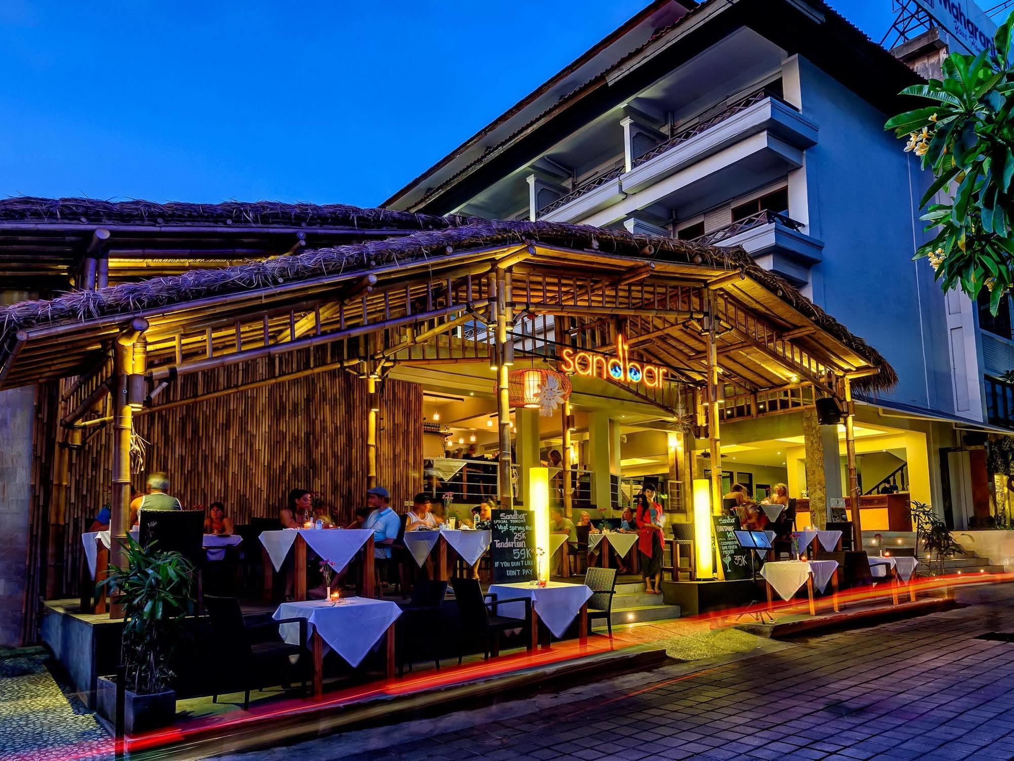 Kuta One Party Hotel Exterior foto