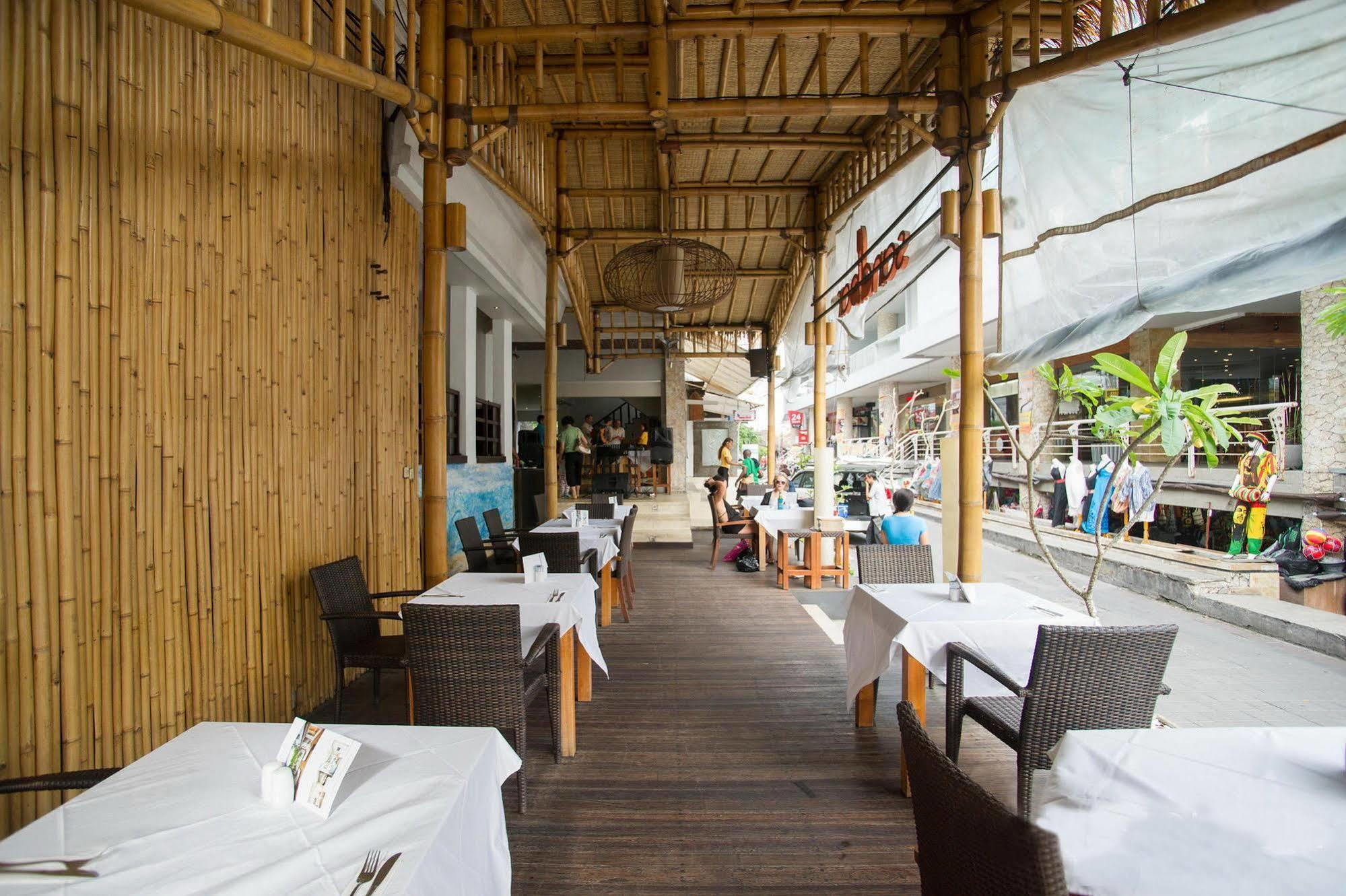 Kuta One Party Hotel Exterior foto