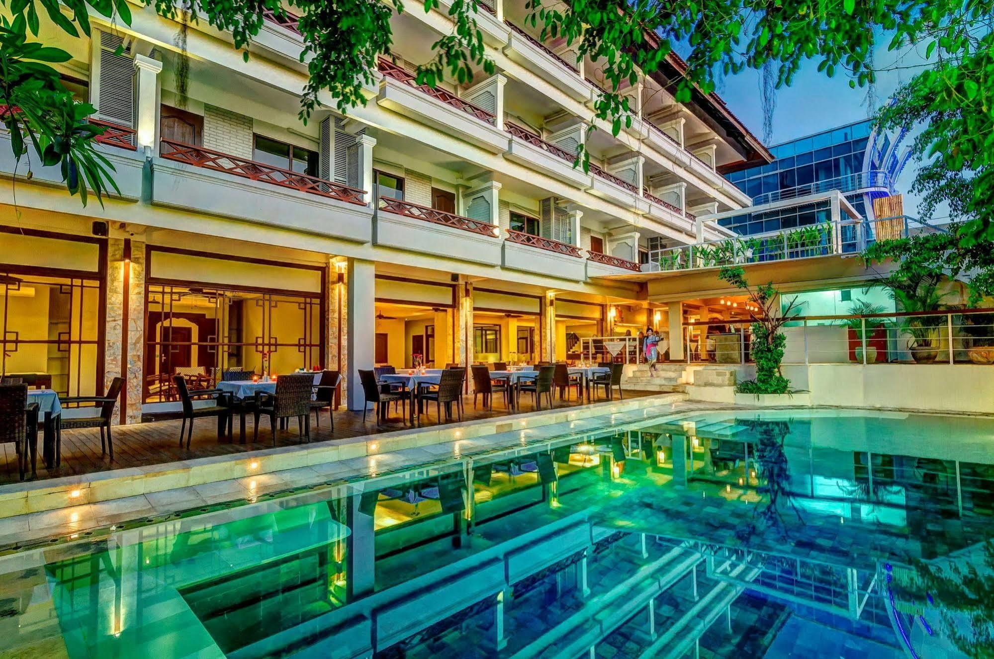 Kuta One Party Hotel Exterior foto