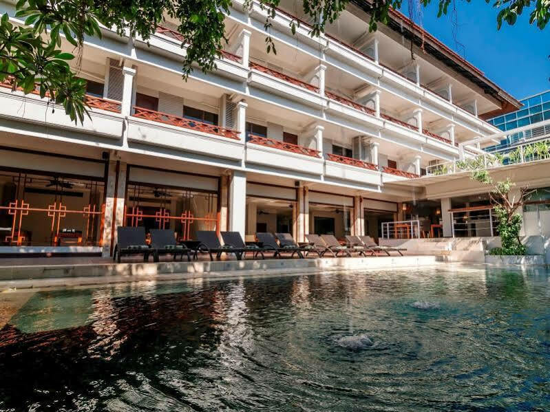 Kuta One Party Hotel Exterior foto